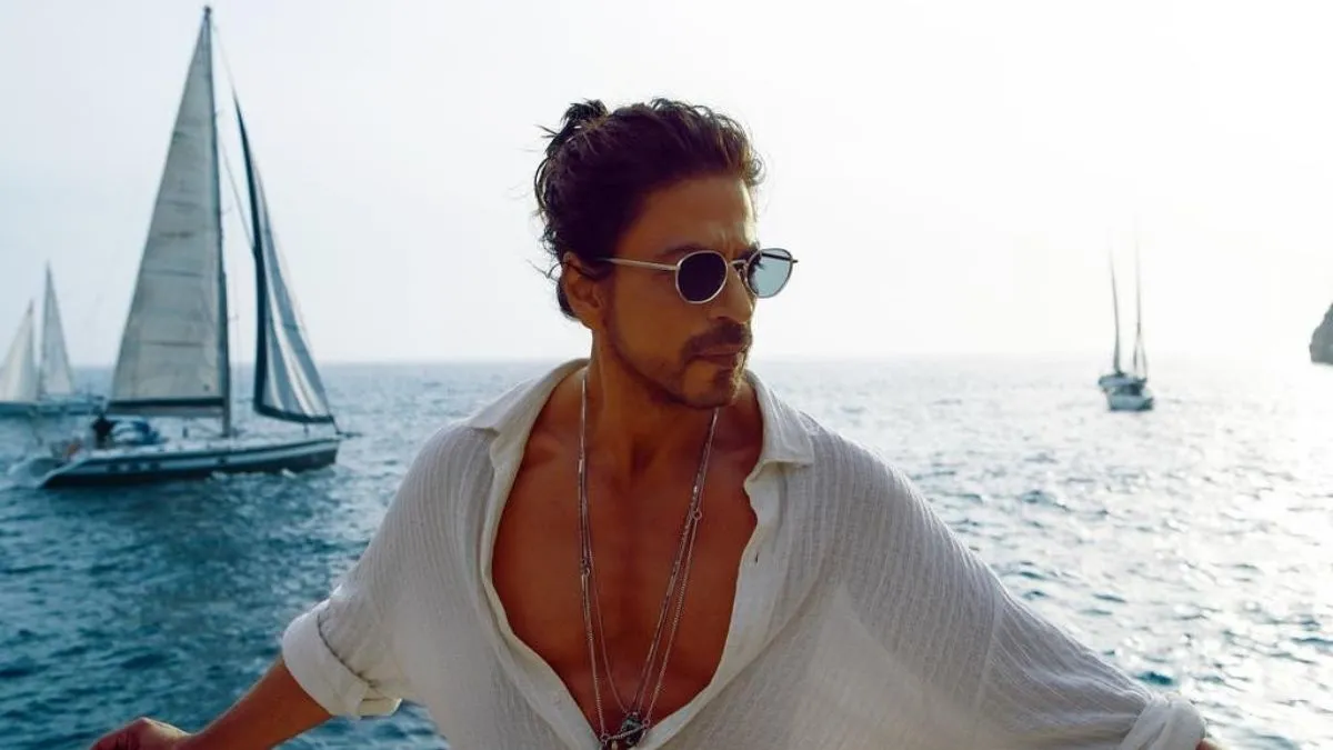 shah-rukh-khan-sends-relief-kits-to-punjab-flood-hit-families-through-meer-foundation