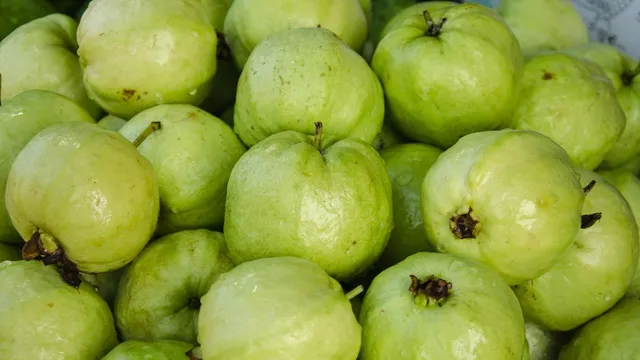 how-to-pick-the-best-and-sweet-guava-every-time