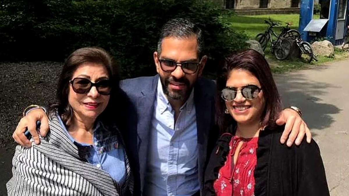 Sunjay Kapoor with his mother and sister