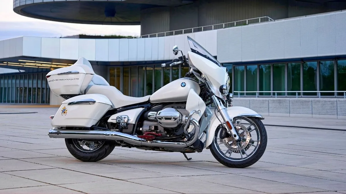 bmw-r-18-transcontinenta-with-pope-leo-xivs-blessings-is-headed-to-charity-auction