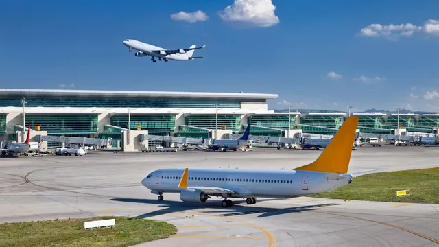 noida-international-airport-to-begin-domestic-cargo-operations-by-end-of-2025-serve-6-million-passengers-annually