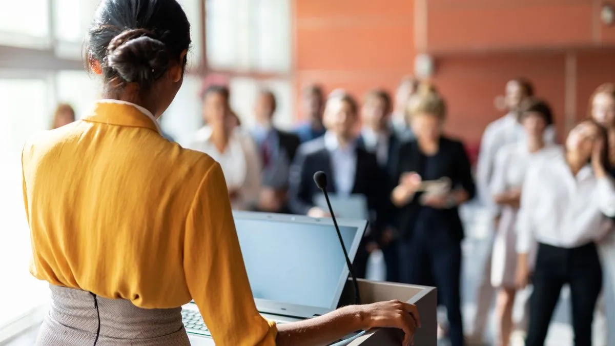 7-proven-tips-to-become-a-more-confident-public-speaker-to-captivate-any-audience