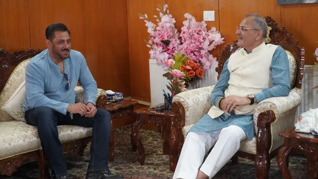 salman-khan-meets-ladakh-lg-kavinder-gupta-amid-high-octane-battle-of-galwan-shoot-see-photos