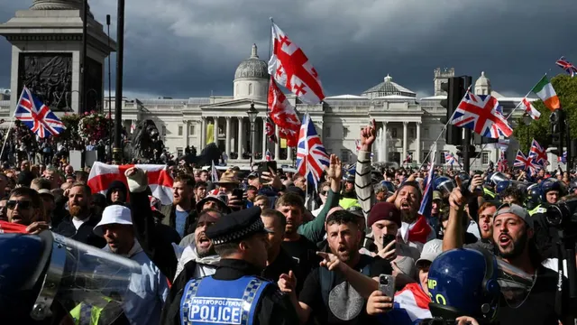 london-protest-latest-updates-tommy-robinsons-anti-immigration-and-anti-racism-unite-the-kingdom-march-turned-violent-in-uk-police-injured-several-arrested