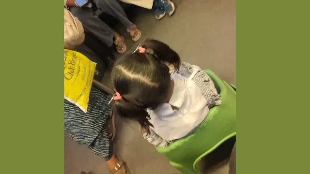little-girl-carries-her-own-chair-in-crowded-delhi-metro-internet-cant-stop-applauding-her-diva-style-viral