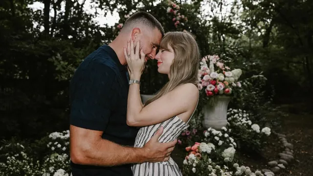 palms-were-sweating-there-were-few-tears-travis-kelce-reveals-what-went-down-when-he-proposed-to-taylor-swift