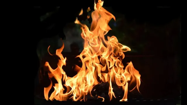 delhi-fire-huge-flames-create-panic-at-gaffar-market-fire-brigades-deployed