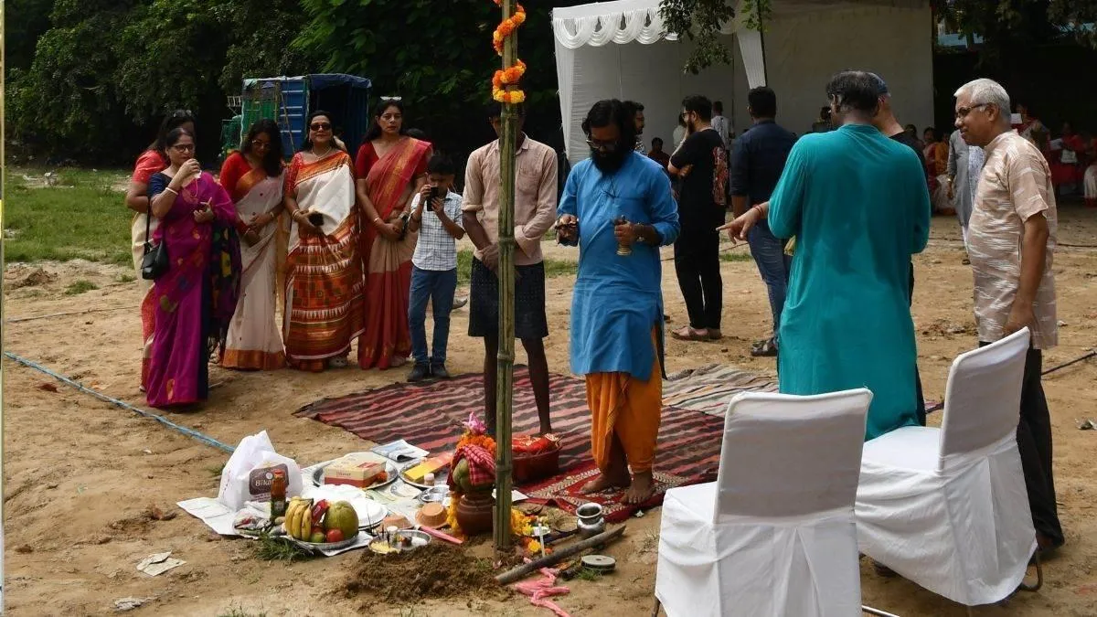 durga-puja-2025-in-east-delhi-from-ai-themes-to-ecofriendly-pandals-your-guide-is-here