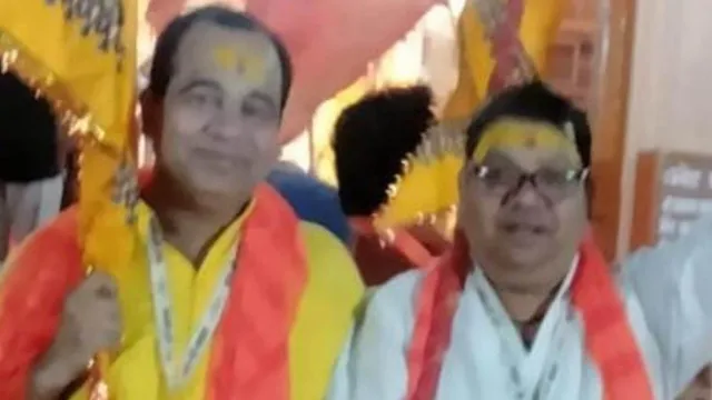 ghaziabad-news-two-traders-burnt-to-death-two-injured-after-car-engulfed-by-tanker-fire-in-rewari