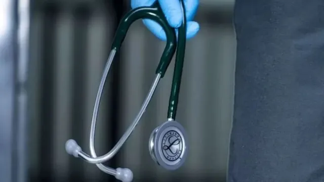 pakistani-doctor-who-left-patient-midsurgery-for-sex-with-nurse-allowed-to-continue-practicing-in-uk