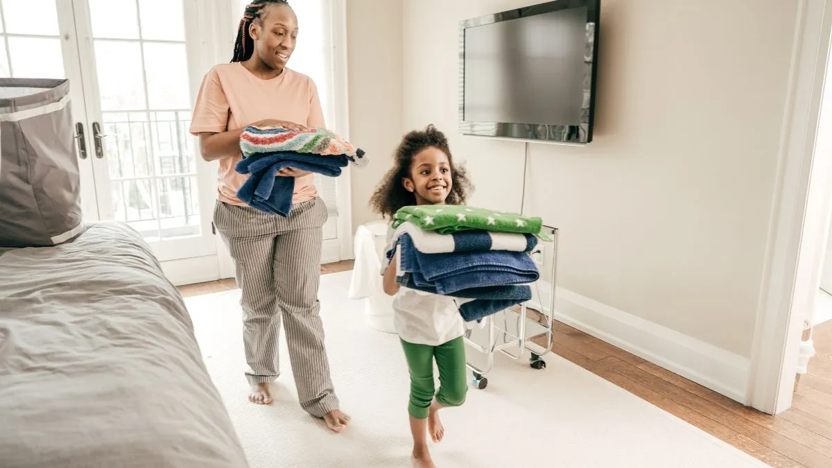 5-smart-parenting-tips-to-raise-children-who-enjoy-helping-at-home