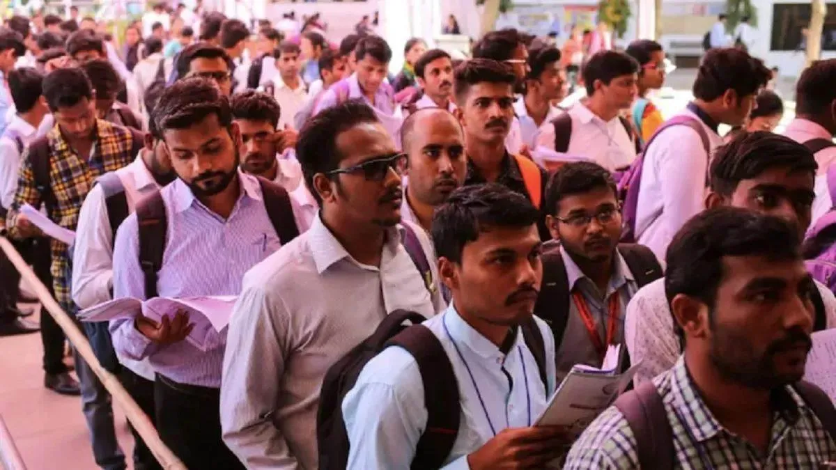 record-hiring-at-kaushal-mahotsav-from-30000-registrations-to-8124-job-offers-a-look-inside-the-lucknow-skill-festival
