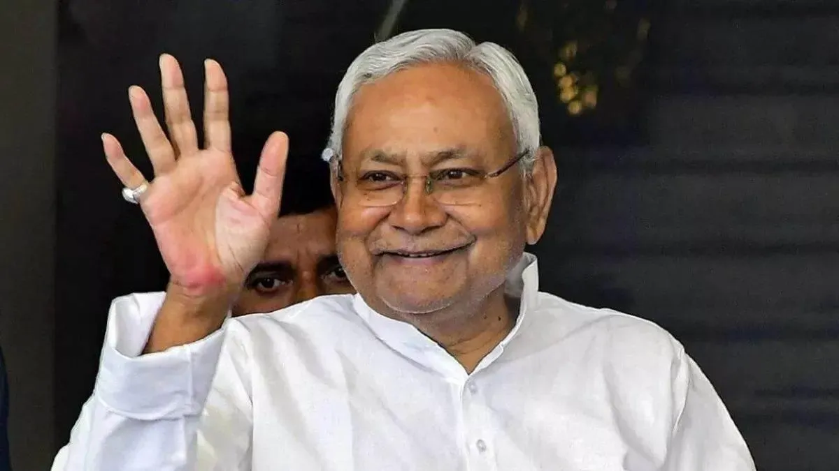 vishwakarma-puja-2025-bihar-transfers-rs-802-crore-to-workers-under-clothing-assistance-scheme