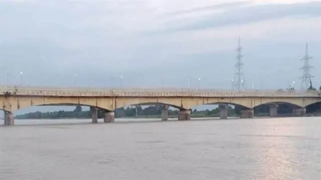 flood-alert-in-gorakhpur-as-rapti-and-rohini-rivers-rise-after-nepal-rains-irrigation-dept-closes-regulator-gates