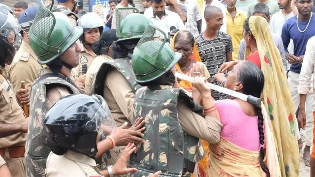 gorakhpur-crime-neet-aspirant-murdered-by-cattle-smugglers-in-pipraich-entire-police-outpost-suspended