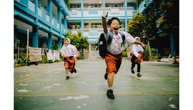 school-holiday-today-schools-will-remain-closed-due-to-heavy-rains-and-regional-festival-in-these-states