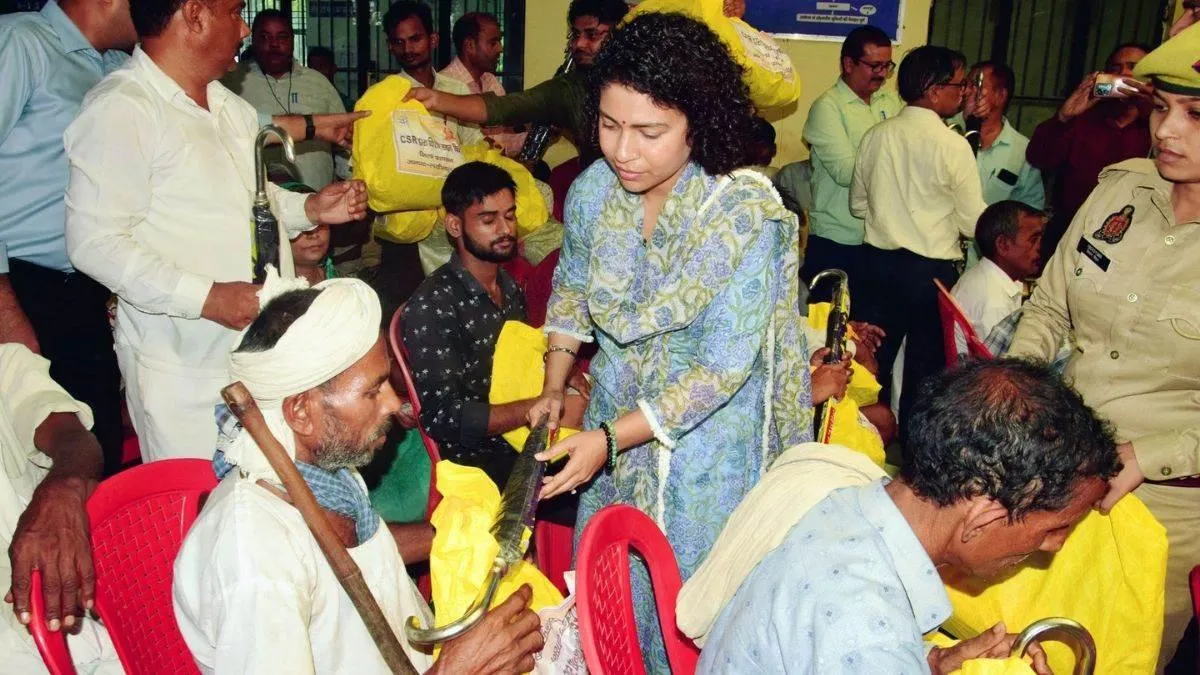 lakhimpur-kheri-becomes-first-up-district-to-distribute-over-5000-csr-kits-to-flood-victims-across-five-tehsils
