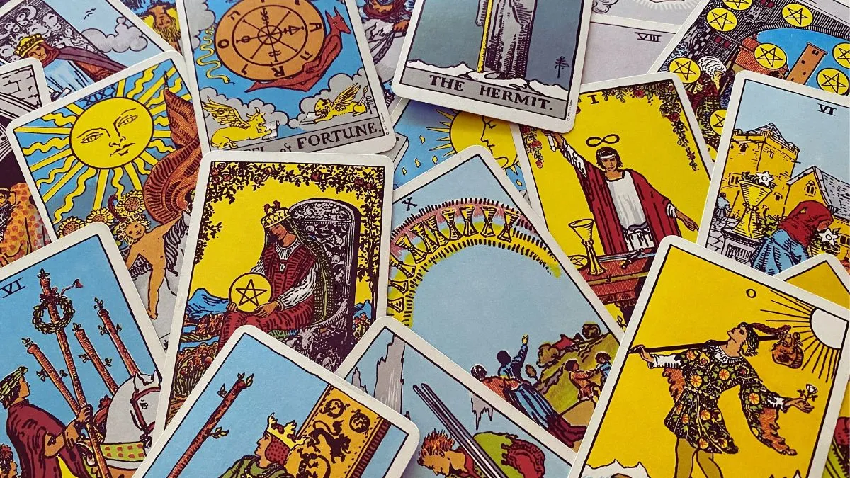 tarot-predictions-september-19-2025-new-opportunities-for-gemini-scorpios-must-make-clear-decisions