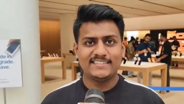 delhi-apple-iphone-17-cosmic-orange-edition-buyer-i-am-a-muslim-but-love-this-colour