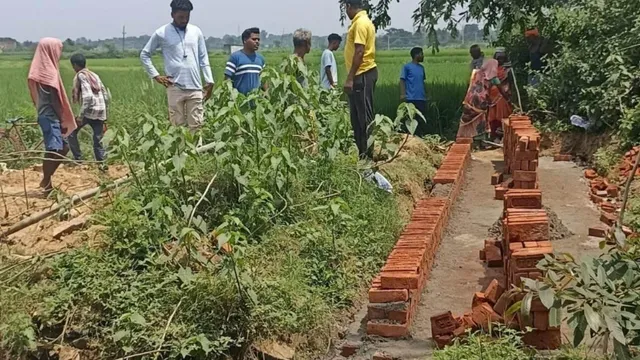 jharkhand-protest-in-gola-as-illegal-construction-on-govt-land-risks-flooding-accidents-on-main-road
