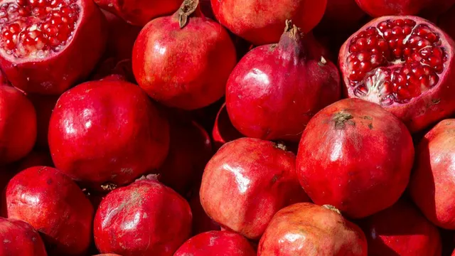 how-to-identify-a-ripe-pomegranate-easy-signs-to-look-for