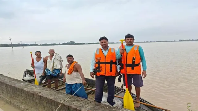 up-flood-alert-rains-in-nepal-cause-saryu-rohin-rivers-to-cross-danger-mark