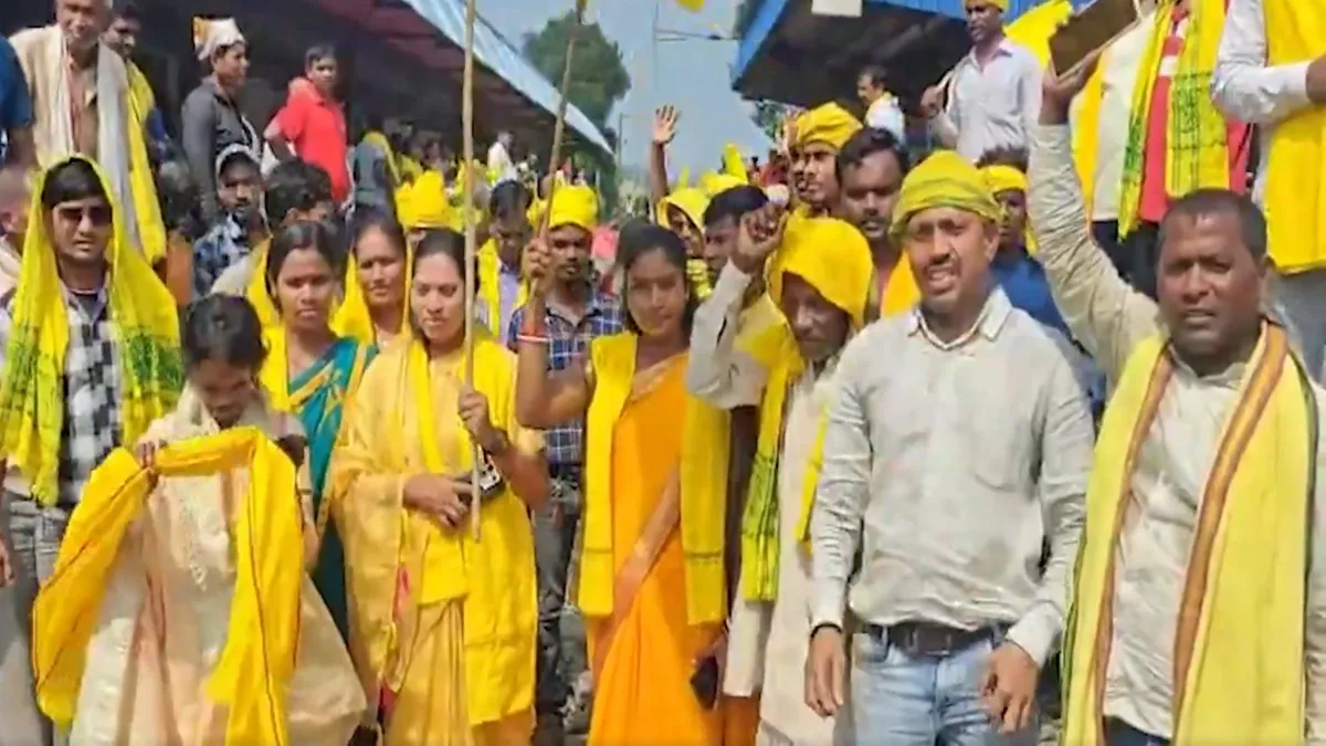 adivasi-kurmi-samaj-holds-protests-across-jharkhand-train-services-other-transports-affected-inclusion-in-st-quota-protest-rail-roko
