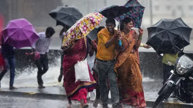 kolkata-weather-update-light-to-moderate-rain-during-durga-puja-imd-alert-in-north-and-south-bengal
