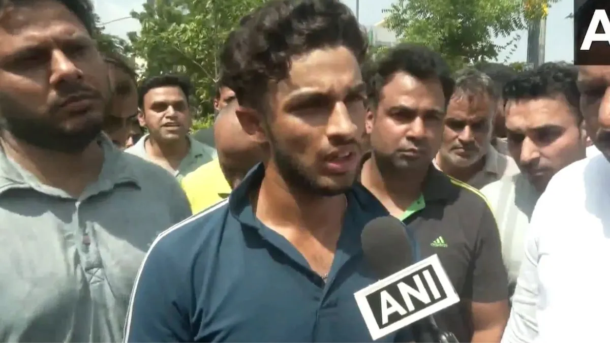 delhi-three-sports-players-stabbed-during-robbery-attempt-in-lajpat-nagar
