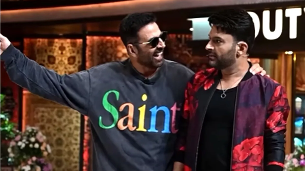 waha-goliyan-bhi-chali-akshay-kumar-jokes-about-kapil-sharma-cafe-firing-incident-latters-reaction-goes-viral