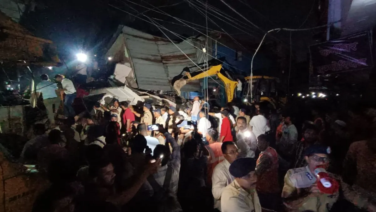 indore-five-storey-building-collapses-in-ranipura-area-several-feared-trapped