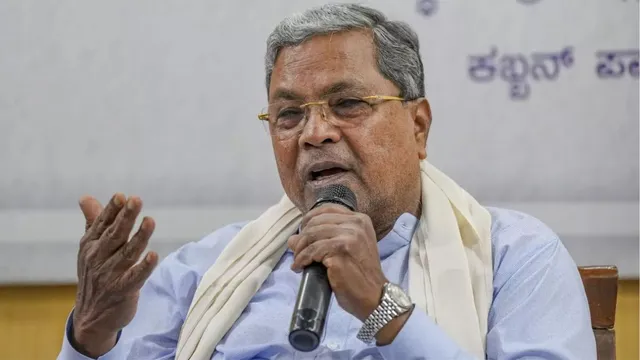 why-did-you-even-come-karnataka-cm-siddaramaiah-scolds-audience-at-mysuru-dasara-inauguration-orders-police-to-stop-exit