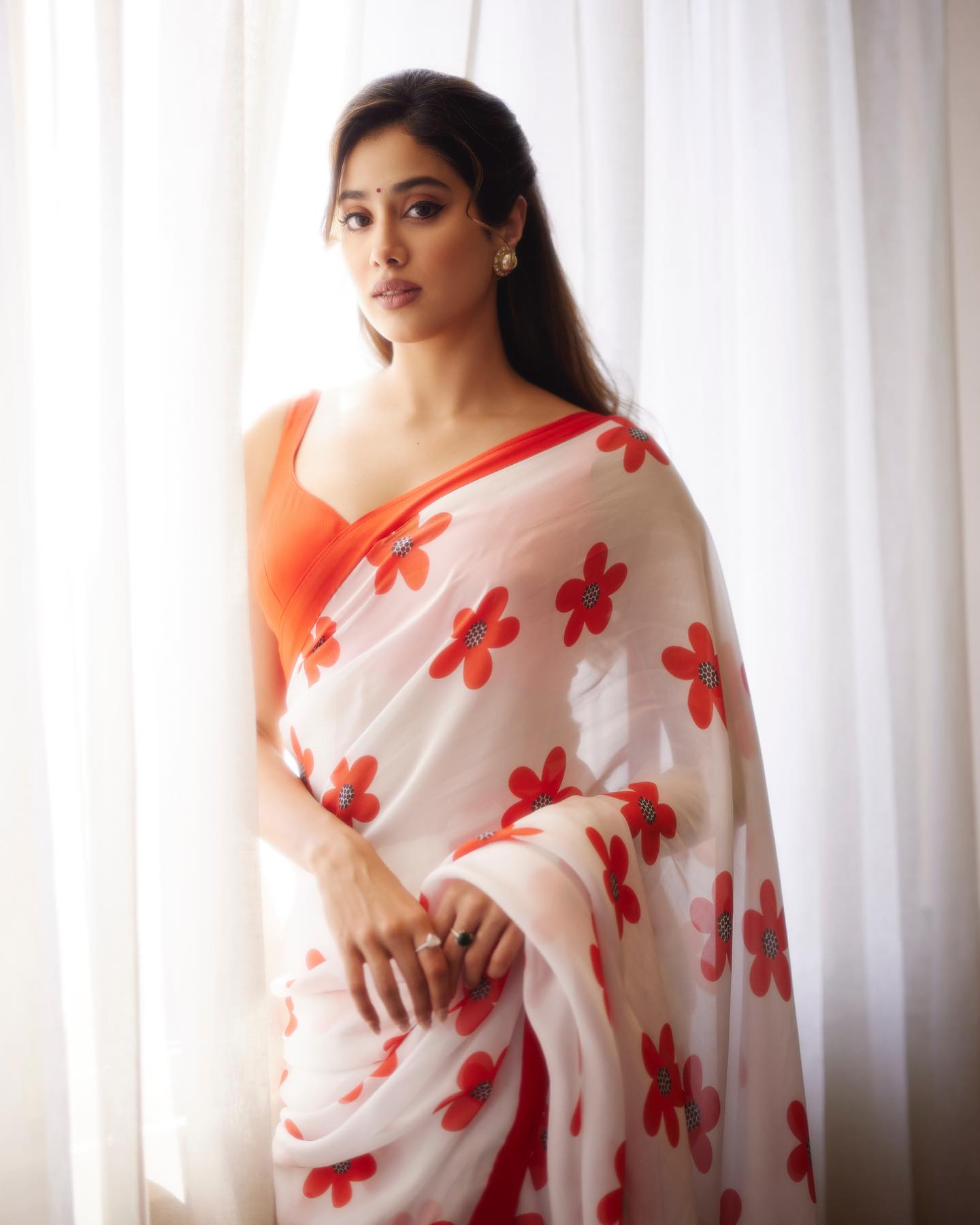 Janhvi Kapoor In White Saree