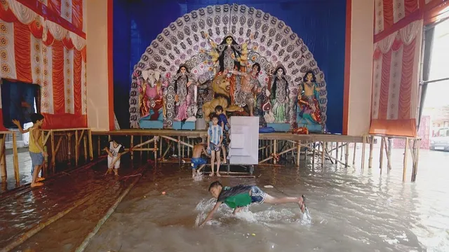 kolkata-weather-durga-puja-festivites-dampened-after-heavy-rain-triggers-waterlogging-check-routes-to-avoid-traffic-imd-issues-alert