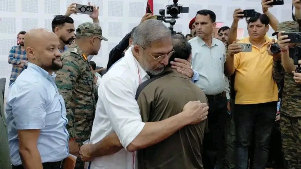 nana-patekar-extends-rs-45-lakh-relief-to-families-affected-by-pak-shelling-everyone-should-do
