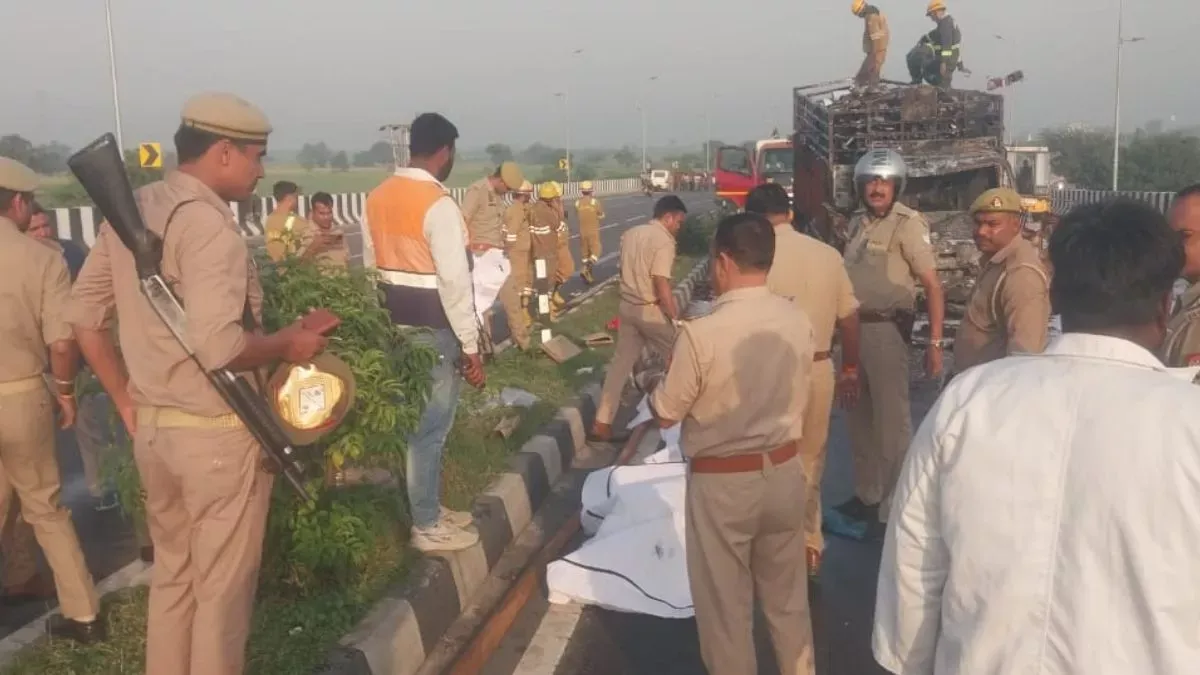 up-road-accident-four-burnt-alive-one-injured-after-car-collides-with-truck-on-aligarhkanpur-highway