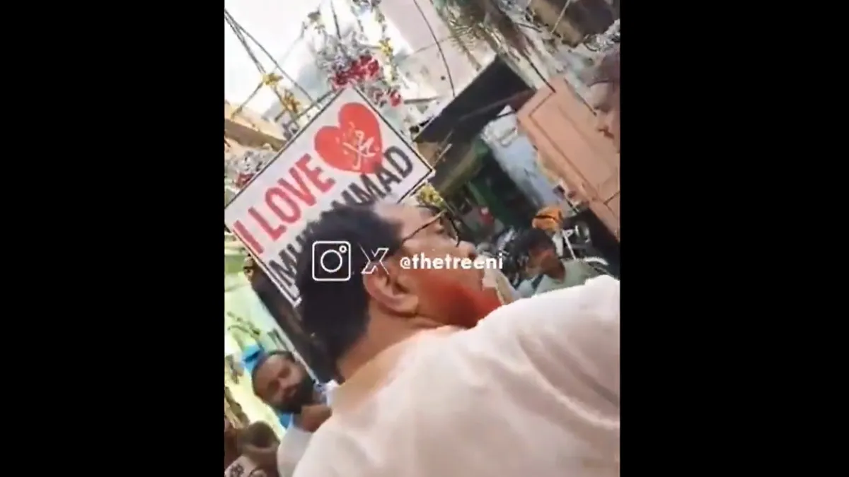 i-love-muhammad-posters-row-ittehad-e-millat-council-leader-threatens-cop-for-removing-religious-banner-will-cut-off