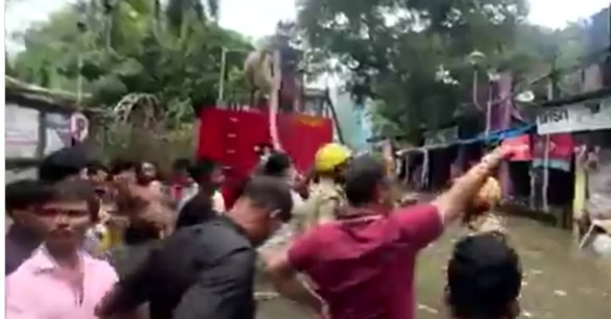 kolkata-shop-catches-fire-on-severely-flooded-gariahat-street-firefighting-underway-in-waistdeep-water-watch