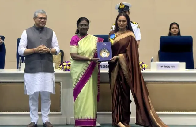 rani-mukerji-turns-heads-in-brown-silk-saree-as-she-wins-prestigious-national-film-award-2025-see-pics