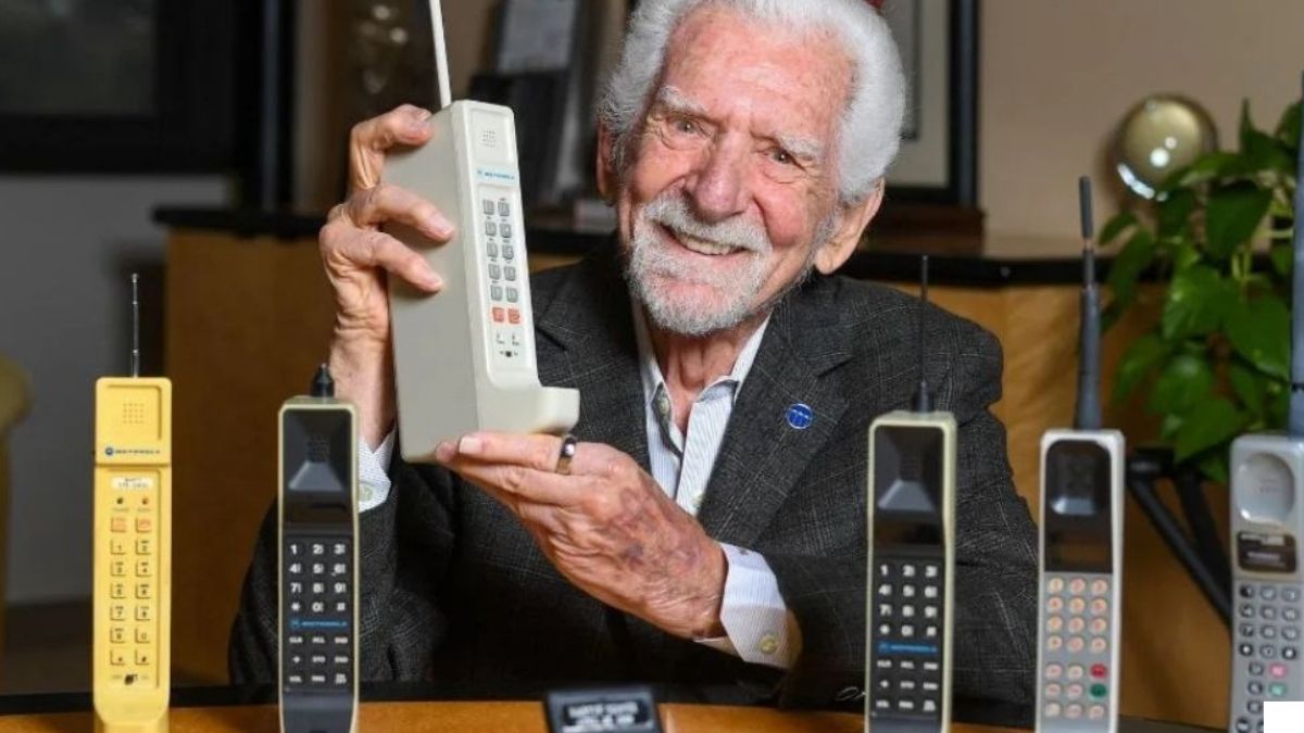 who invented first mobile phone and when (2)