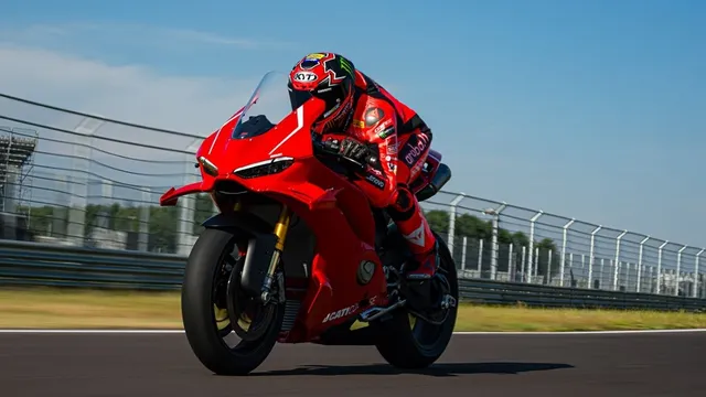 2026-ducati-panigale-v4-r-unveiled-with-motogpderived-tech-236bhp-and-more