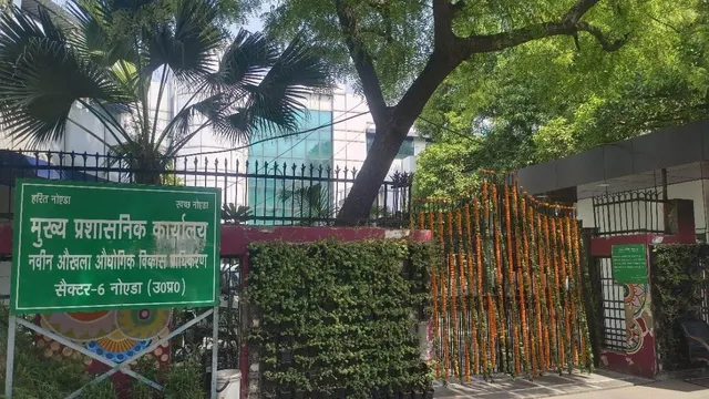 noida-authority-to-deploy-own-machines-for-road-sweeping-issues-rs-23-crore-tender