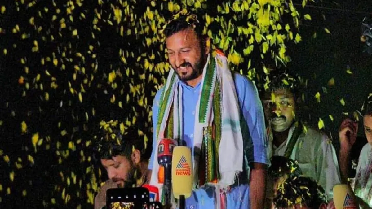 kerala-congress-mp-hugs-welcomes-rahul-mamkootathil-sexual-misconduct-accused-as-he-returns-to-palakkad-amid-protests
