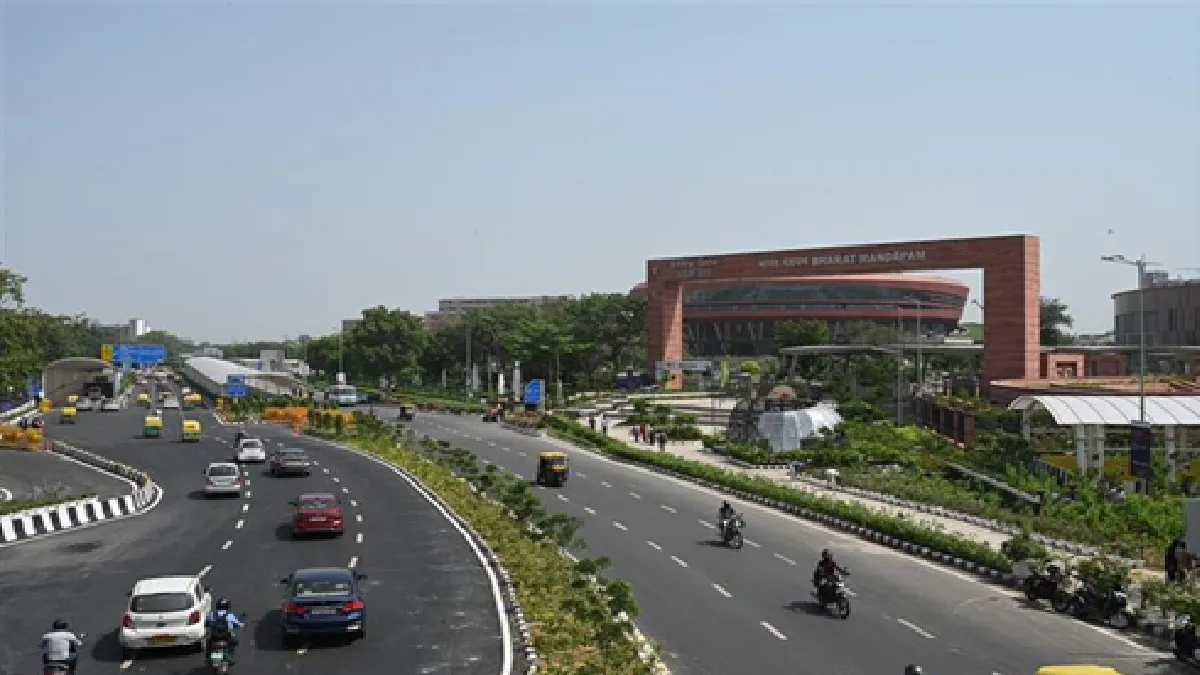 delhi-jewellery-robbery-man-robbed-of-ornaments-worth-rs-1-cr-at-gunpoint-near-bharat-mandapam