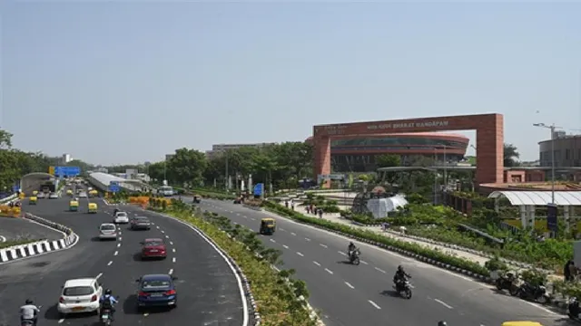 delhi-jewellery-robbery-man-robbed-of-ornaments-worth-rs-1-cr-at-gunpoint-near-bharat-mandapam