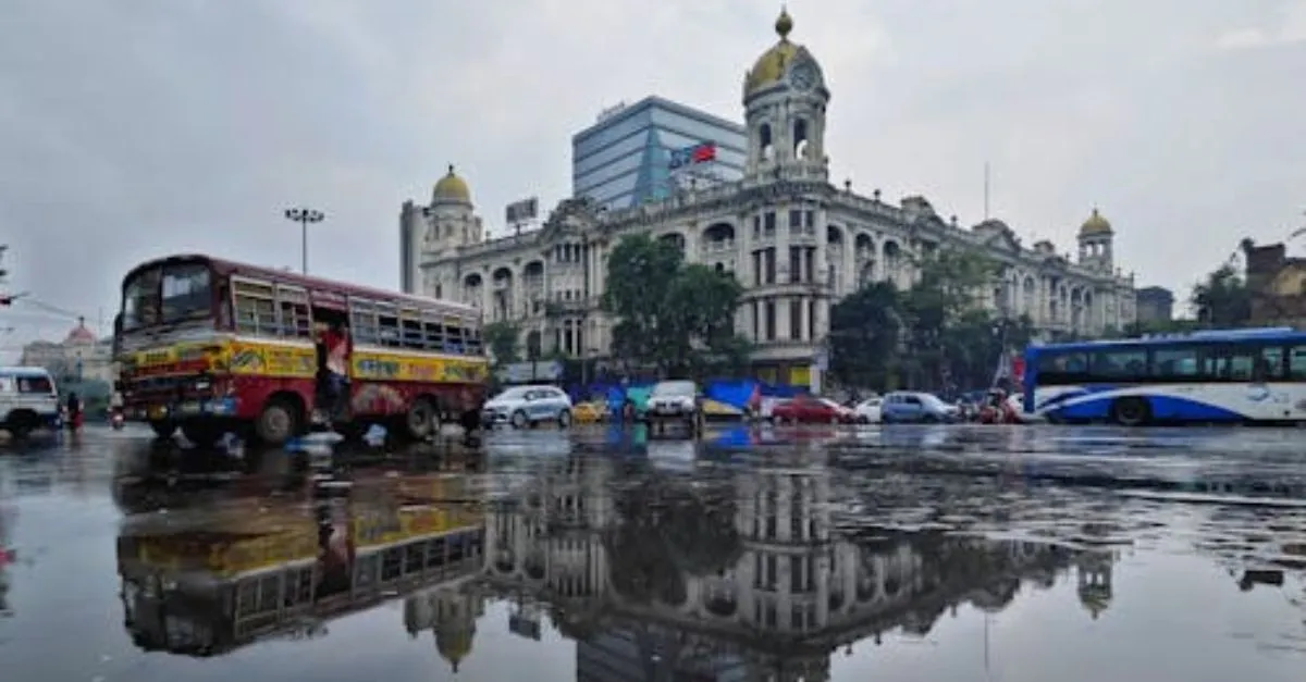 kolkata-weather-imd-forecasts-thunderstorms-gusty-winds-during-durga-puja-celebrations-in-weekend-heavy-rain-likely-in-these-bengal-districts