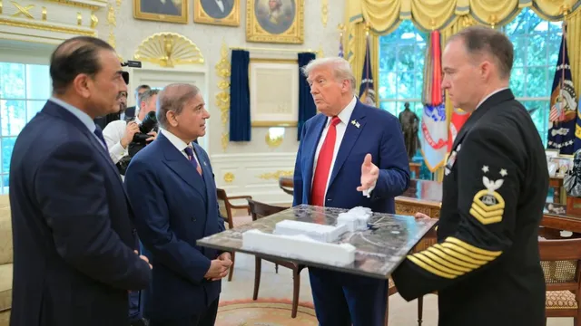 trump-shehbaz-sharif-meeting-us-president-meets-pakistan-pm-army-chief-asim-munir-asks-to-wait-for-hour-oval-office