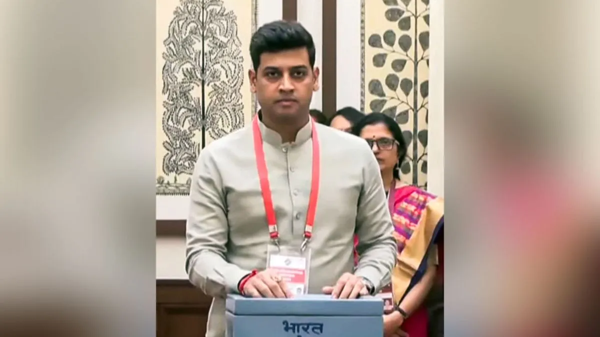 shiv-sena-mp-srikant-shinde-slams-thackeray-family-says-raj-uddhav-reuniting-for-family-politics