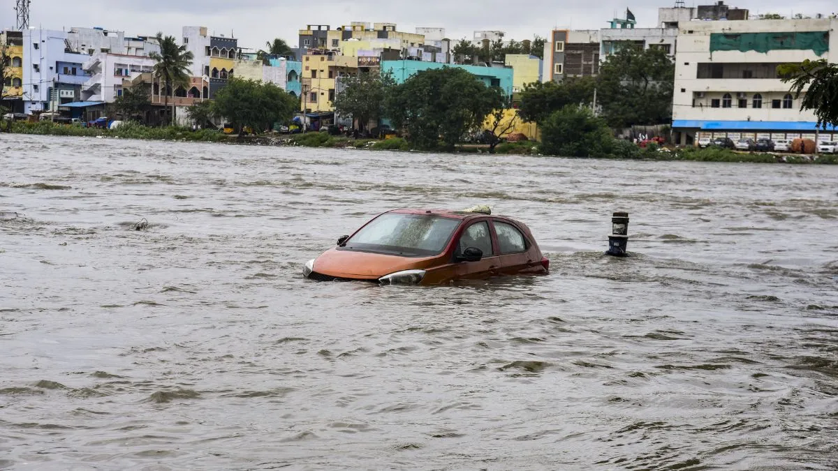 hyderabad-traffic-advisory-roads-closed-and-diversions-announced-as-musi-river-overflows-check-alternative-routes