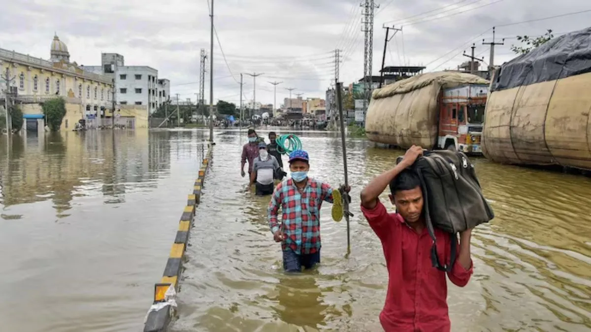 telangana-weather-hyderabad-flooded-as-musi-river-overflows-over-1000-evacuated-more-rains-expected-check-forecast
